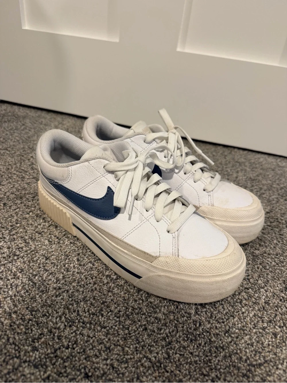 Women’s Nike Sneakers- 7.5